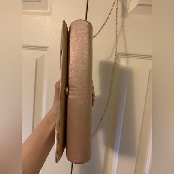 champagne pleated metallic clutch with rose gold chain - Picture 3 of 10
